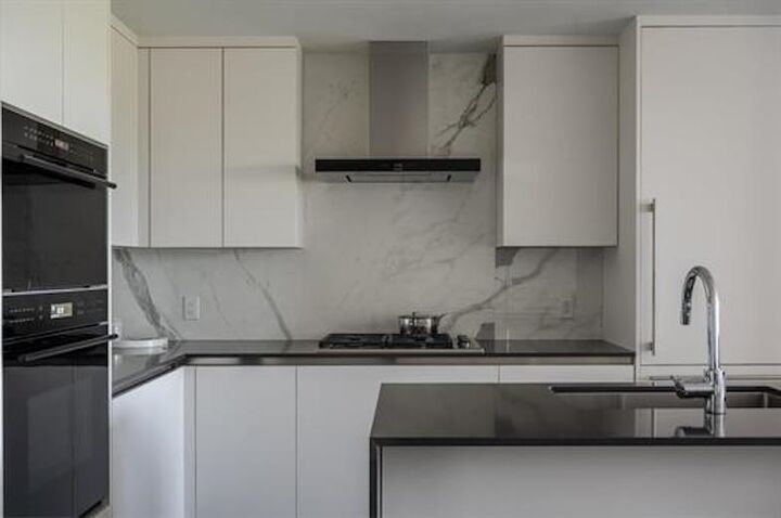 Property Photo:  717 W 17th Avenue 301  BC V5Z 1V1 