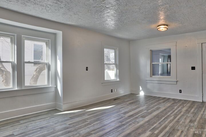 Property Photo: 220 17th Ave S ID 83651