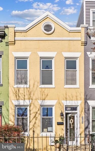 Property Photo:  1704 A Street SE  DC 20003 