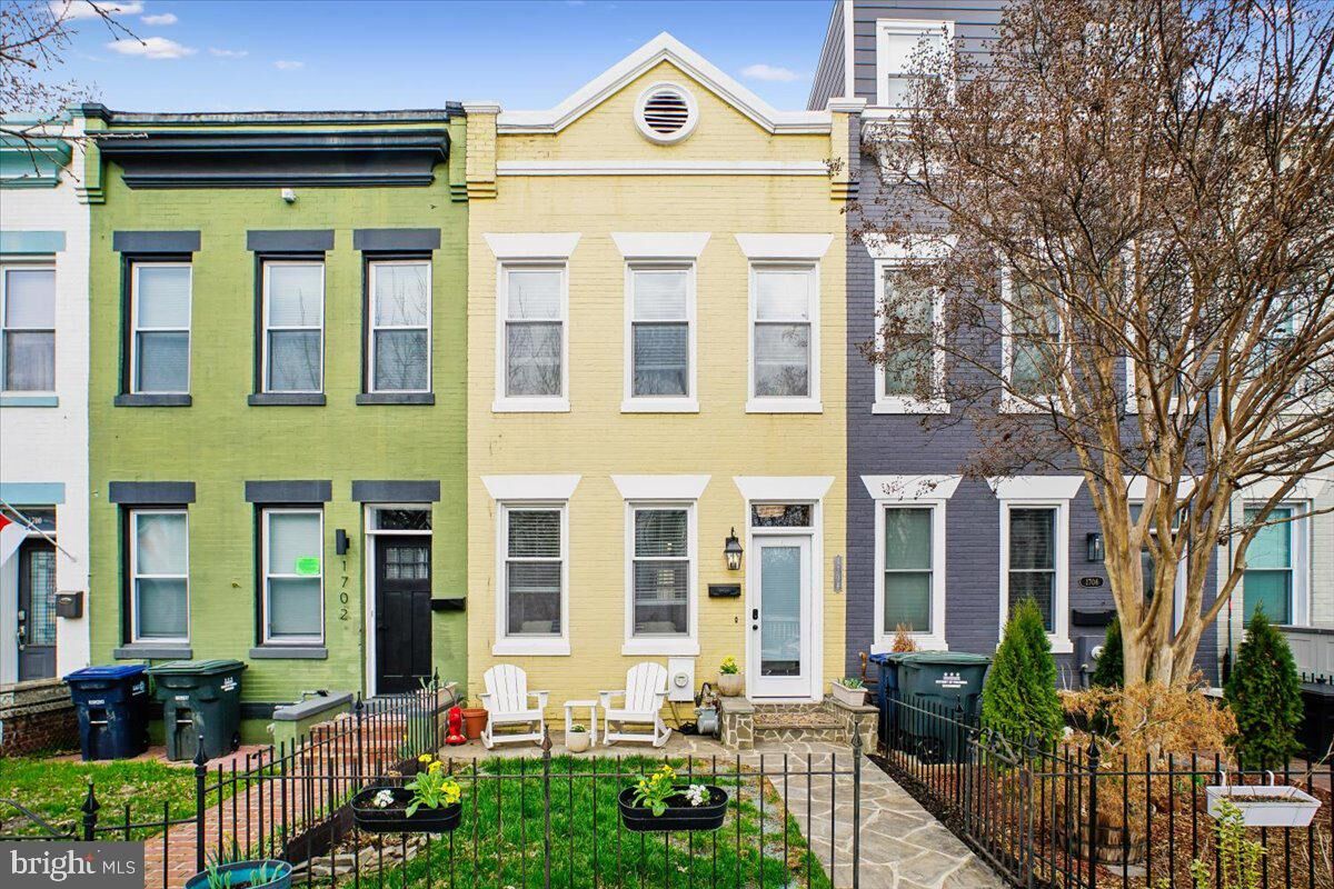 Property Photo:  1704 A Street SE  DC 20003 