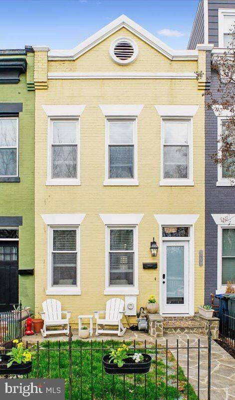 Property Photo:  1704 A Street SE  DC 20003 