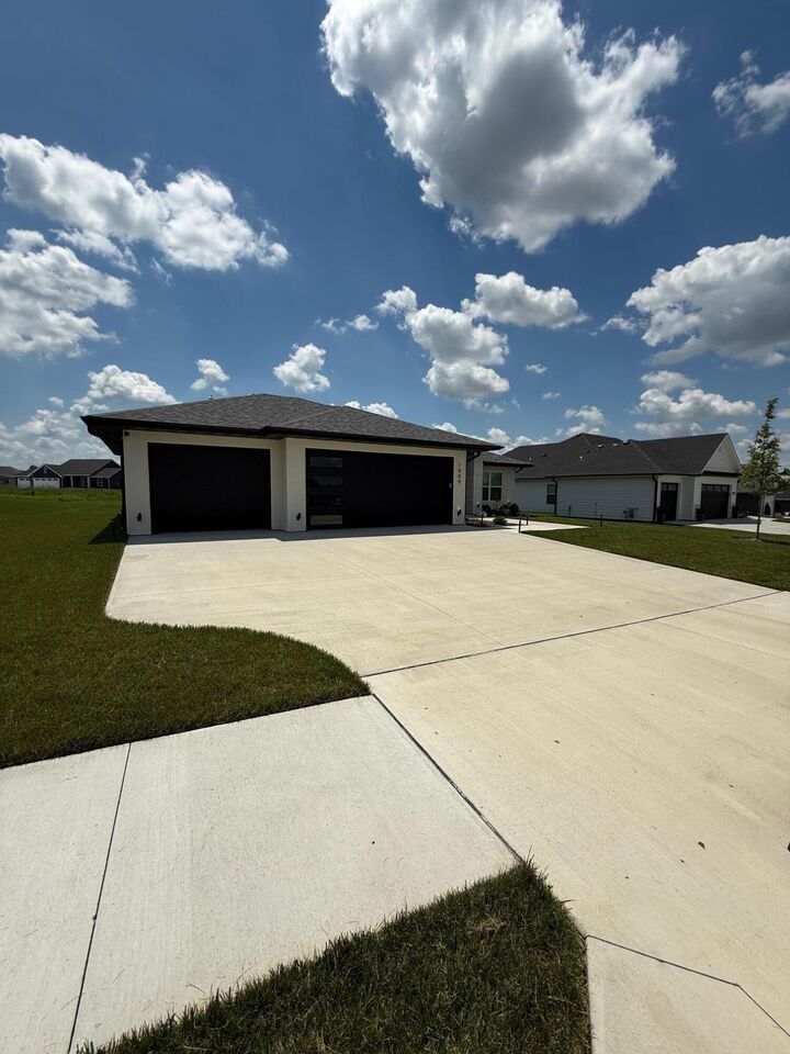 Property Photo:  1009 Spyglass Ct  MO 65201 