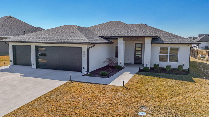 Property Photo:  1009 Spyglass Ct  MO 65201 