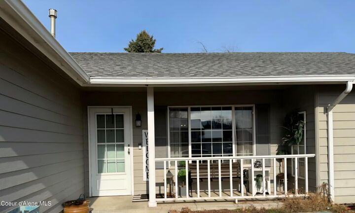 Property Photo:  906 E Glacier Peak Dr  ID 83854 