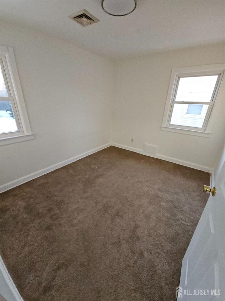 Property Photo:  33 Avenel Street  NJ 07001 