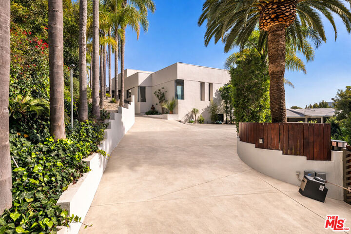 Property Photo:  9405 Sierra Mar Pl  CA 90069 