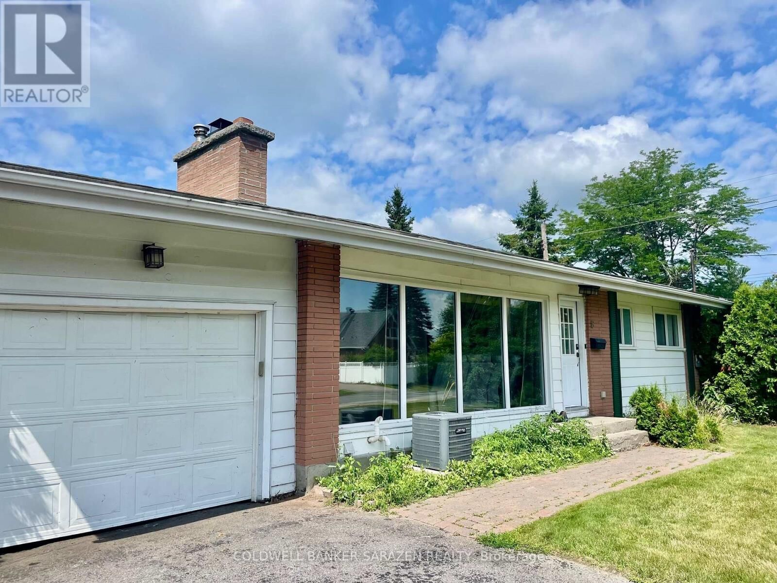 Photo de la propriété:  18 Stinson Avenue  ON K2H 6N1 