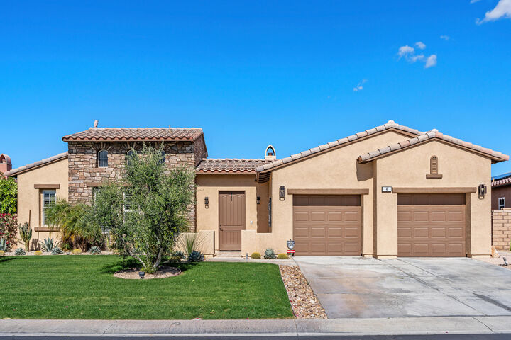 Property Photo:  4 Via Santo Tomas Drive  CA 92270 