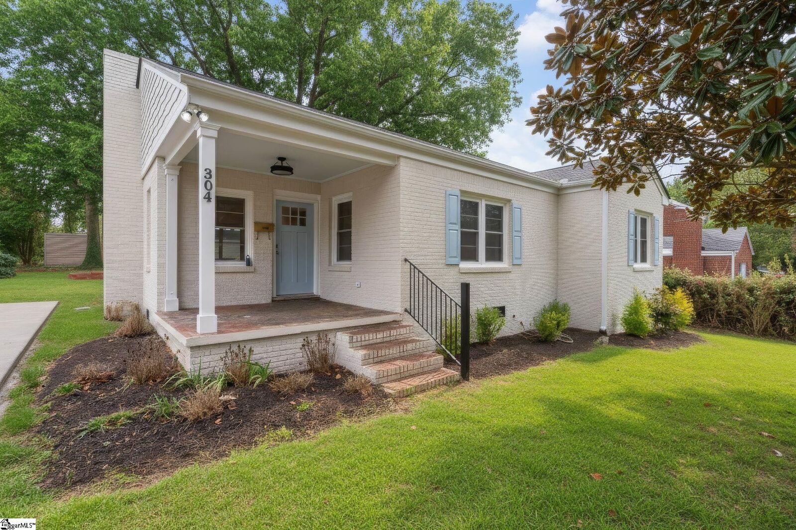 Property Photo: 304 Wedgewood Drive SC 29609