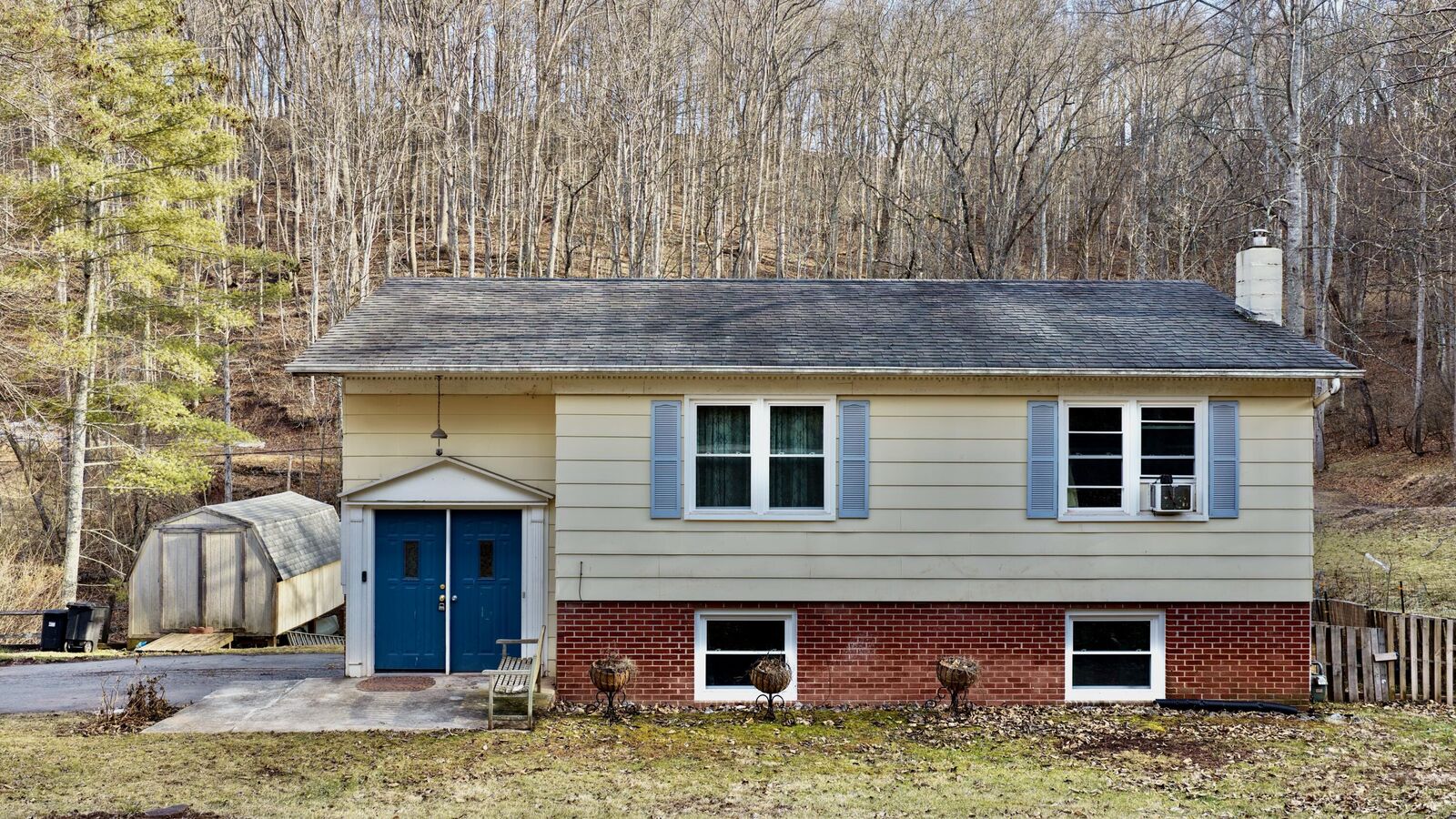 Property Photo: 407 Valley Dr WV 24970