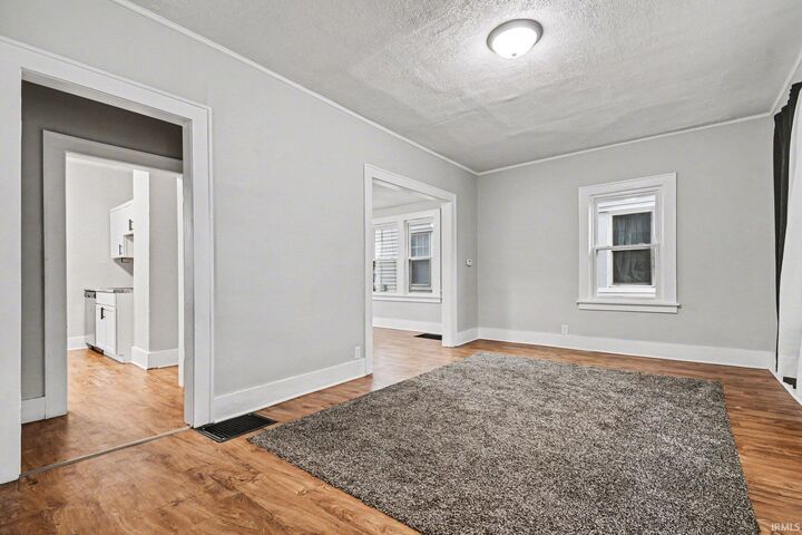 Property Photo:  1112 E Fox Street  IN 46613 