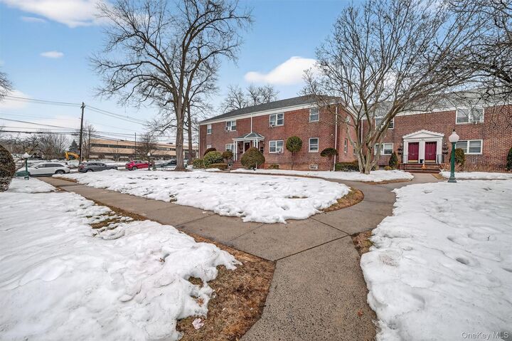 Property Photo:  540 Tuckahoe Road 3B  NY 10710 