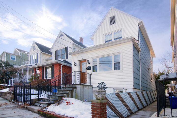 Property Photo:  16 Ogden Avenue  NY 10522 