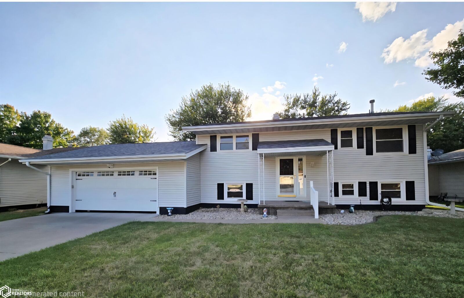 Property Photo:  813 Randall Lane  IA 52601 