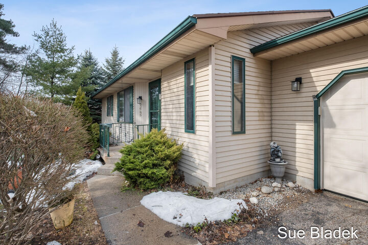Property Photo:  2645 Cascade Road SE  MI 49506 