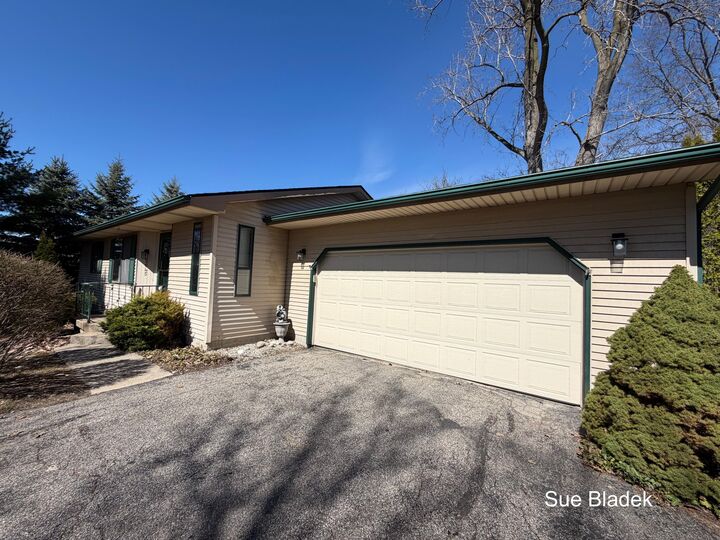 Property Photo:  2645 Cascade Road SE  MI 49506 