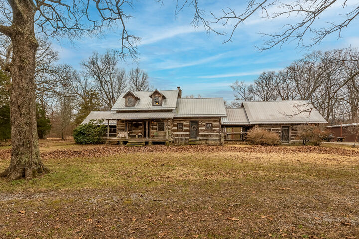 Property Photo:  701 Old Johnston City Road  IL 62896 