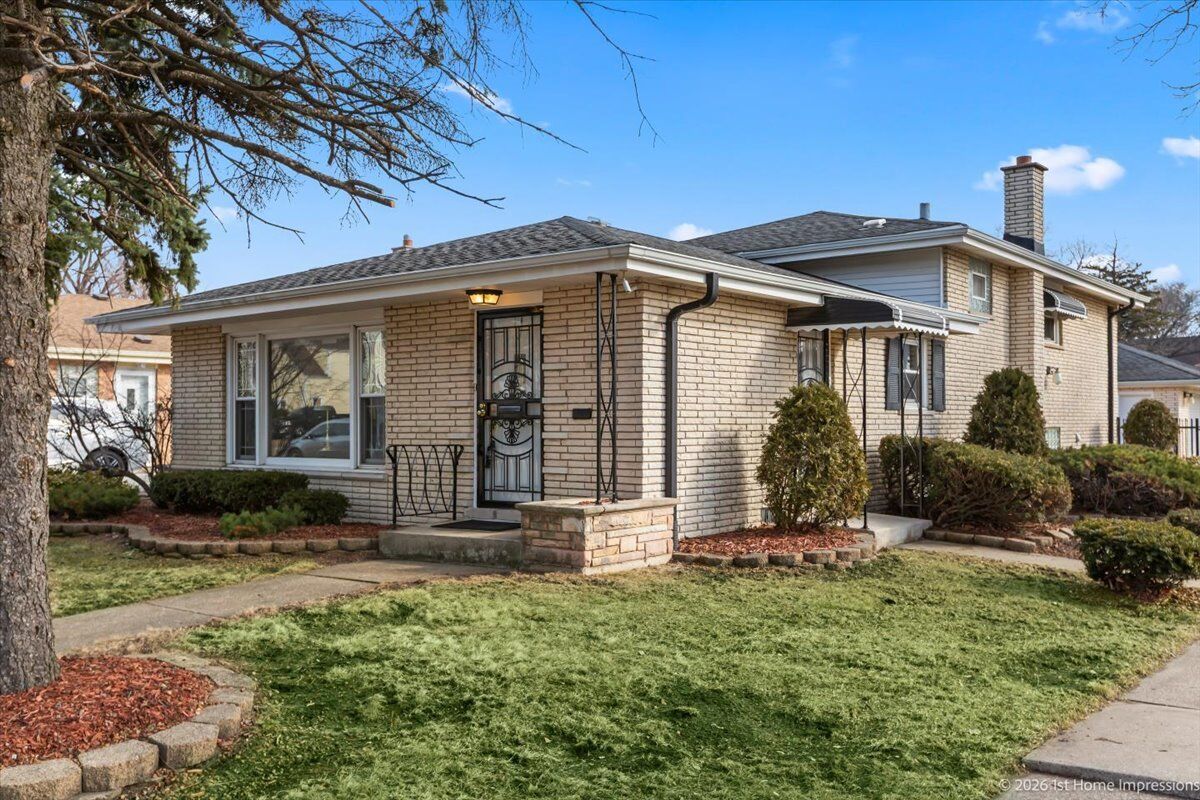 Property Photo: 8855 S Richmond Avenue IL 60805