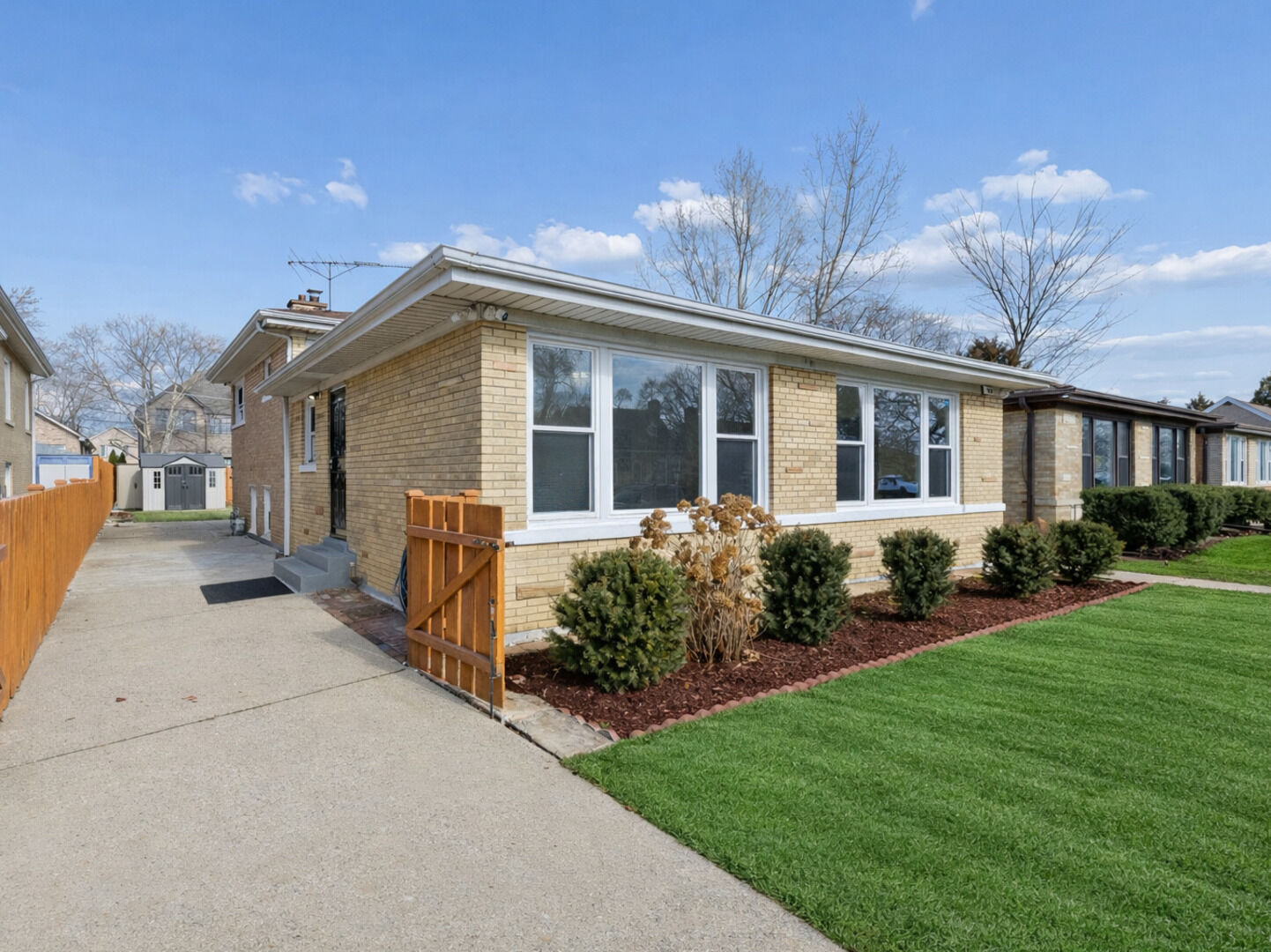 Property Photo:  3836 W Estes Avenue  IL 60712 