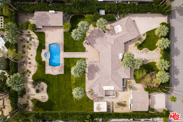 Property Photo:  467 W Via Lola  CA 92262 