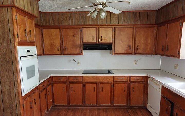 Property Photo: 706 Avenue A TX 75949