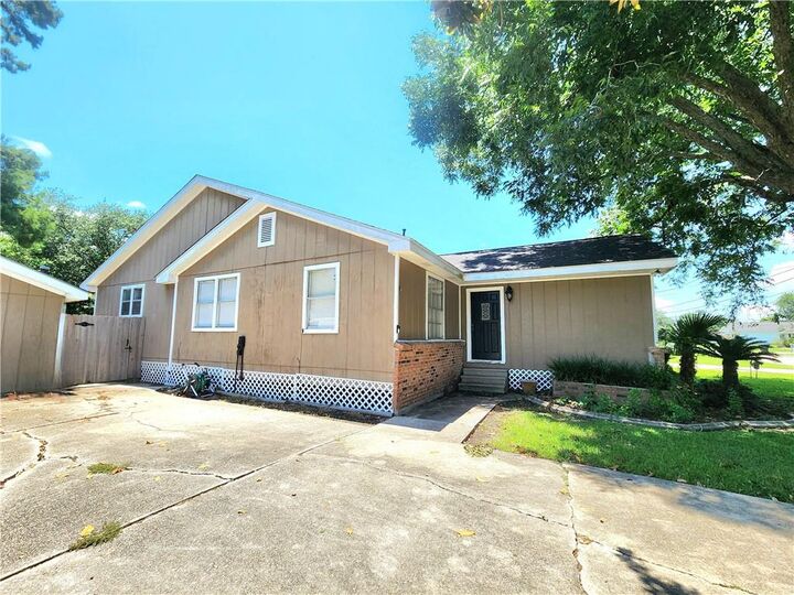 Property Photo: 104 Delta Street LA 70037