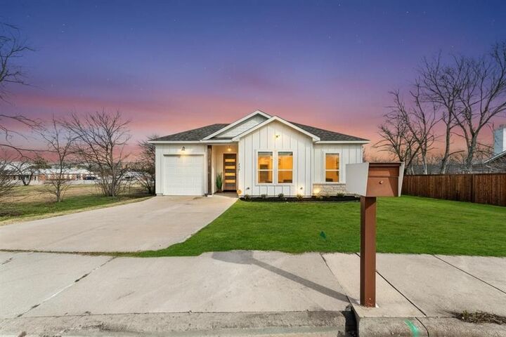 Property Photo:  407 Peabody Street  TX 76645 