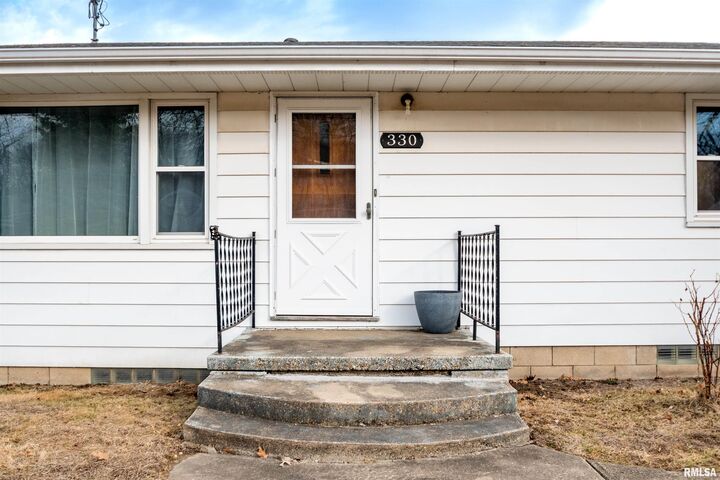 Property Photo:  330 Maria Street  IL 61611 