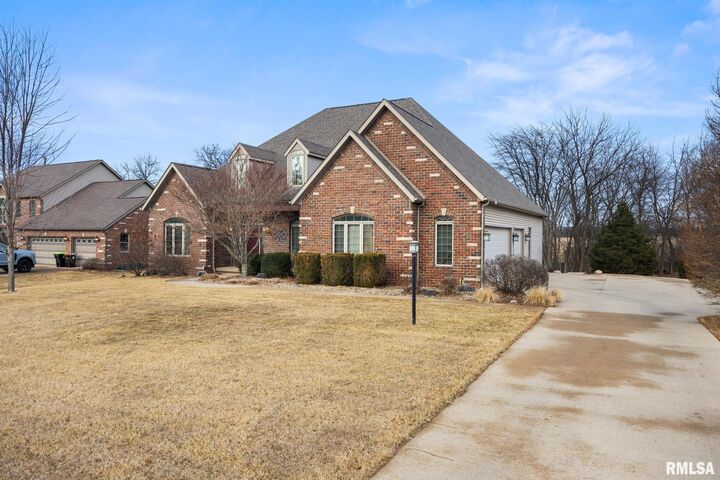 Property Photo:  605 Mayfair Court  IL 61548 