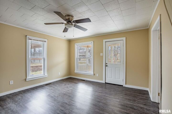 Property Photo:  610 E Illinois Avenue  IL 62918 