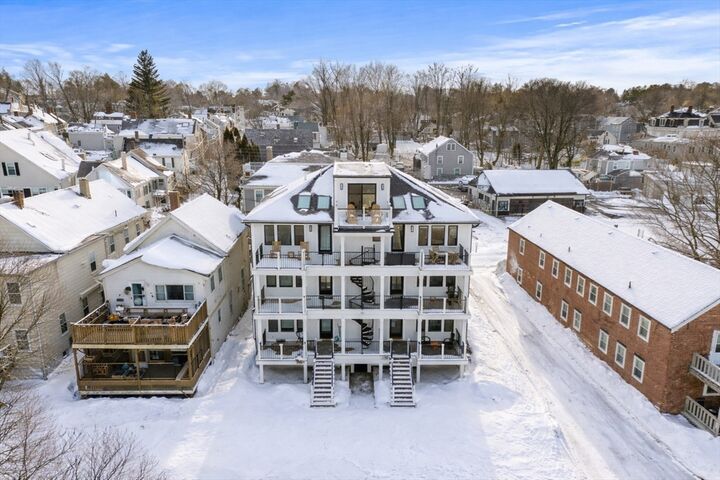 Property Photo:  182 Merrimac St 1  MA 01950 