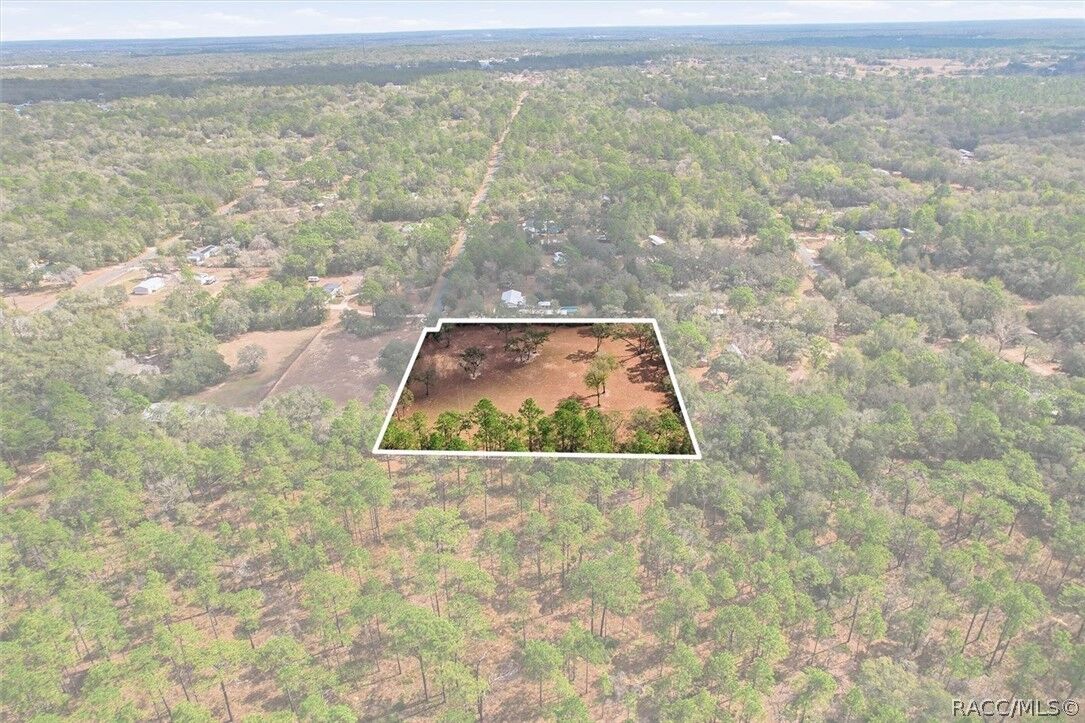 Property Photo: 2720 E Fawn Court FL 34452