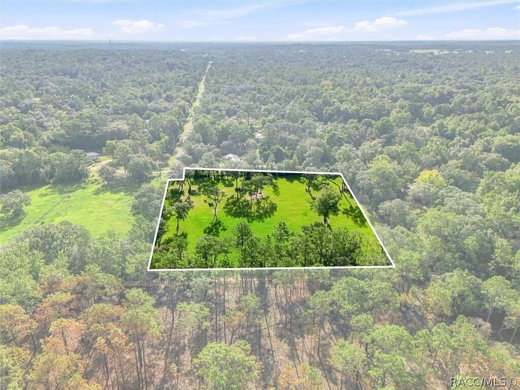 Property Photo: 2720 E Fawn Court FL 34452
