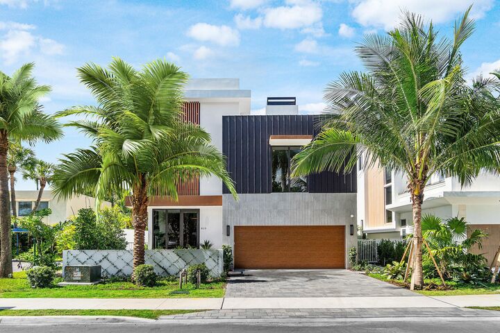 Property Photo:  810 Palm Trail  FL 33483 