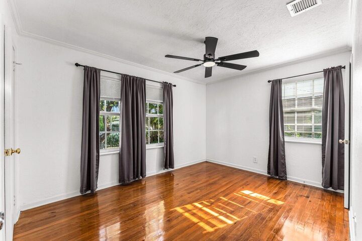 Property Photo:  810 Franklin Road  FL 33405 