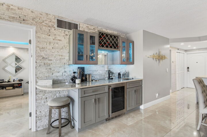 Property Photo: 2717 Florida Boulevard 423 FL 33483