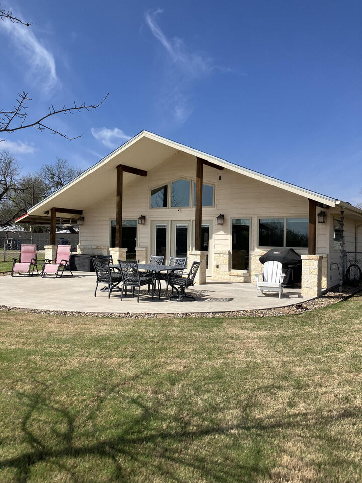 Property Photo:  1820 Shady Point Circle Drive  TX 76904 