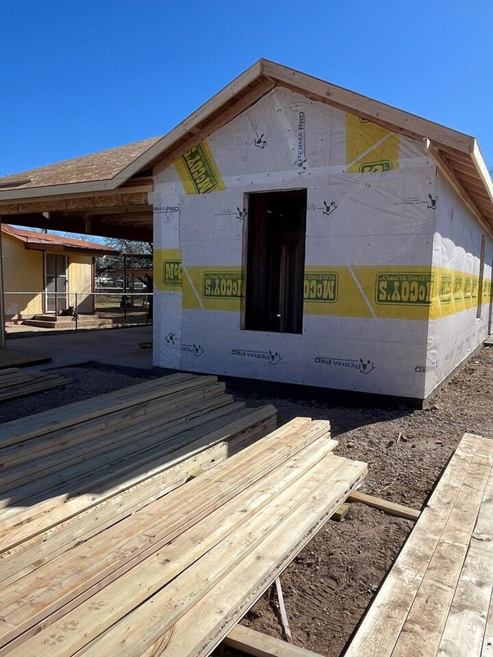 Property Photo: 633 W Ave Z TX 76903