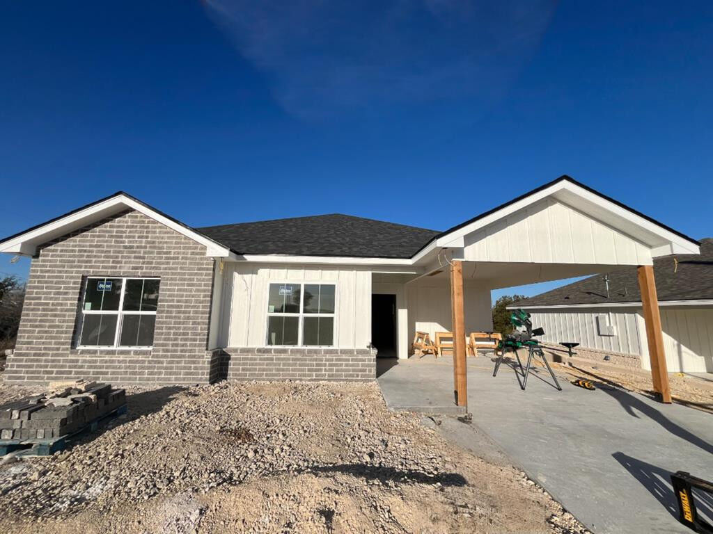 Property Photo:  301 N 1st Street  TX 76941 