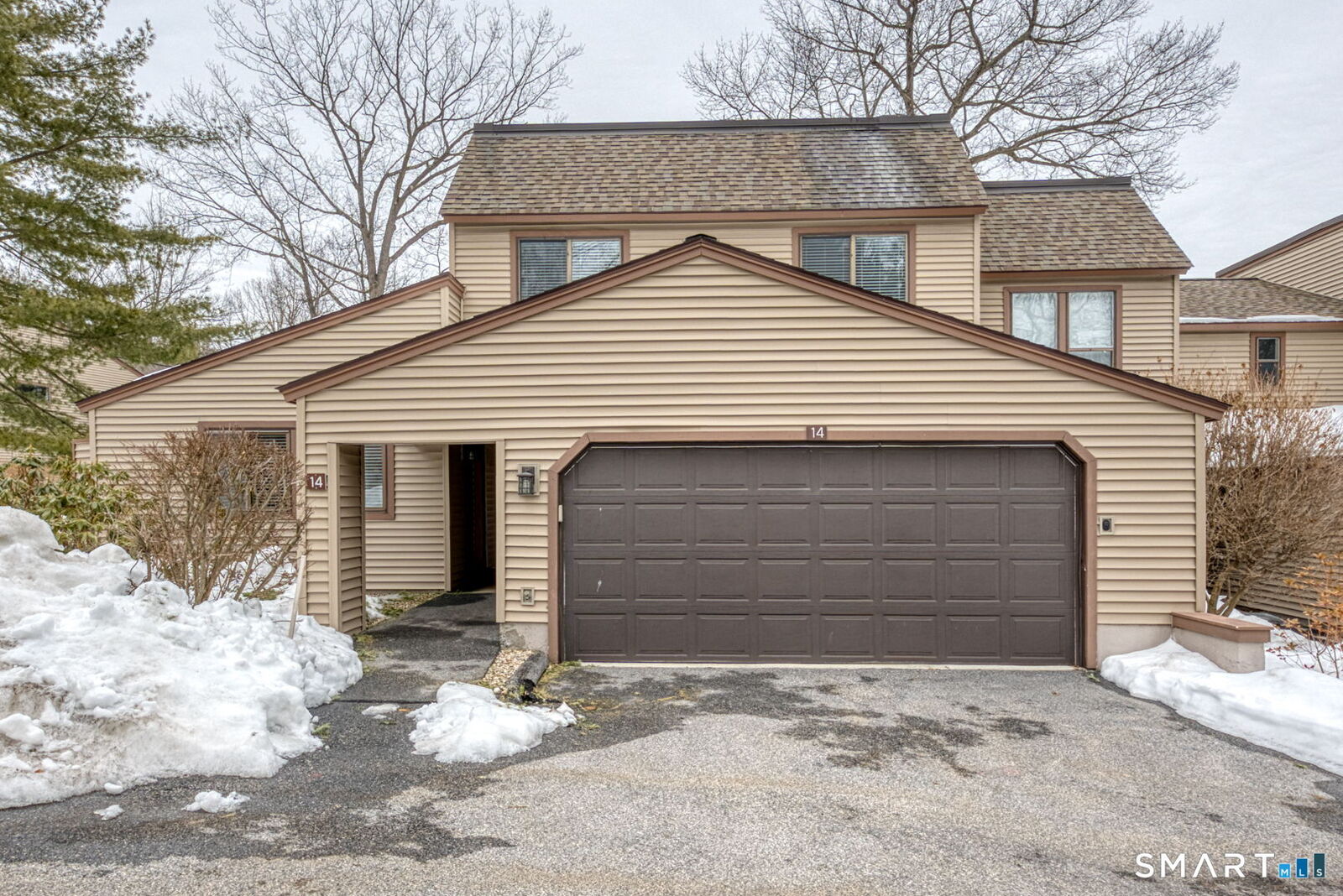Property Photo:  14 Walnut Lane 14  CT 06001 