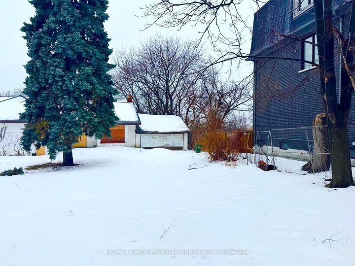Property Photo: 2986 Weston Road ON M6R 2K1