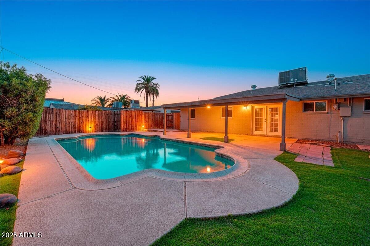 Property Photo:  720 E Broadway Lane  AZ 85282 