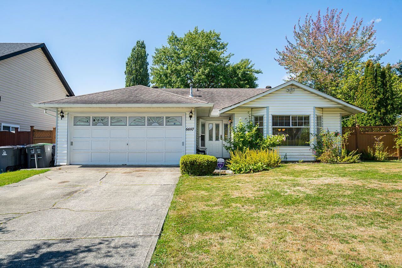 Photo de la propriété:  6697 141A Street  BC V3W 9N8 