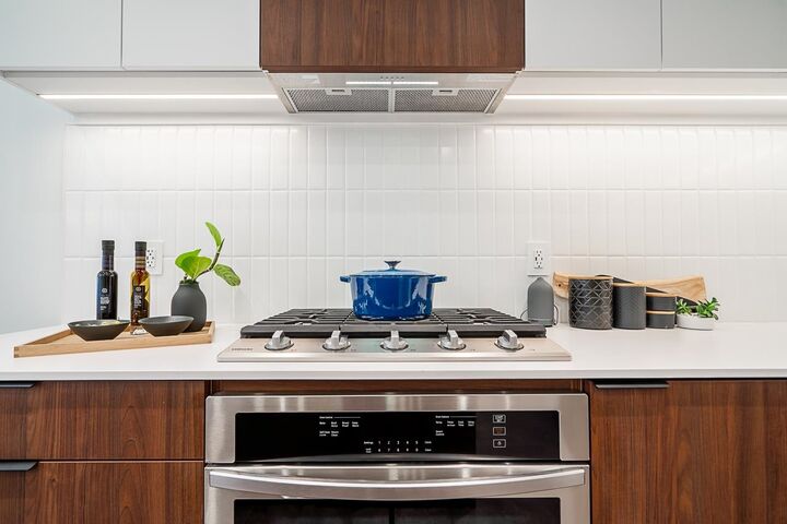 Property Photo: 623 Kemsley Avenue 106 BC V3J 3Z4