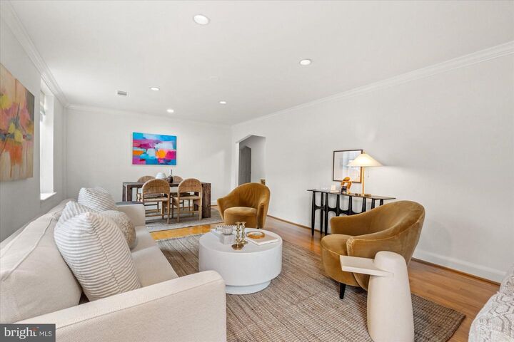 Property Photo: 402 Commonwealth Avenue 106 VA 22301