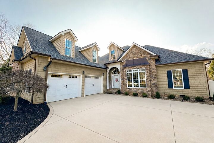 Property Photo:  804 Thornton Place  GA 30720 