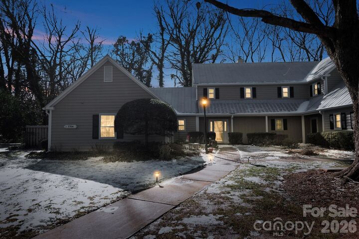 Property Photo:  3706 Selwyn Farms Lane 17-3  NC 28209 