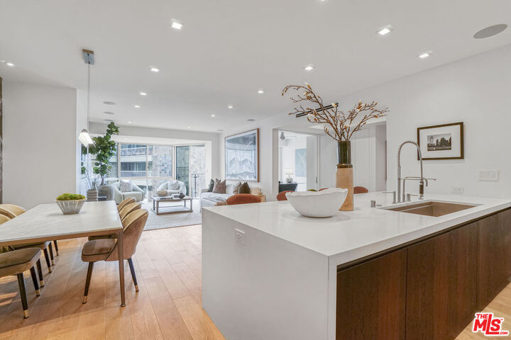 Property Photo:  515 Ocean Ave  CA 90402 