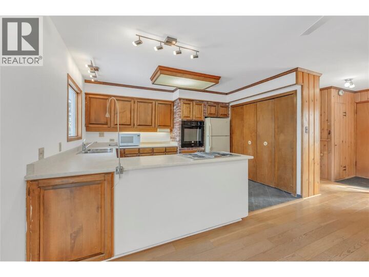 Property Photo:  379 Mayne Avenue  BC V0X 1W0 
