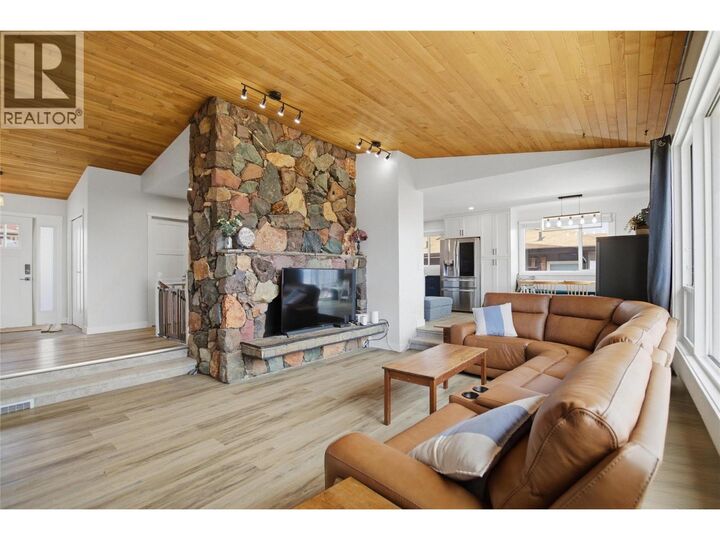 Photo de la propriété:  356 Gleneagles Drive  BC V2E 1Z4 